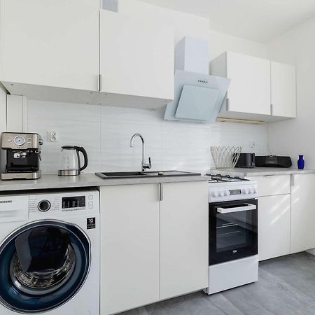 Colorful Studio Near The Spodek Arena In Katowice By Noclegi Renters Luaran gambar