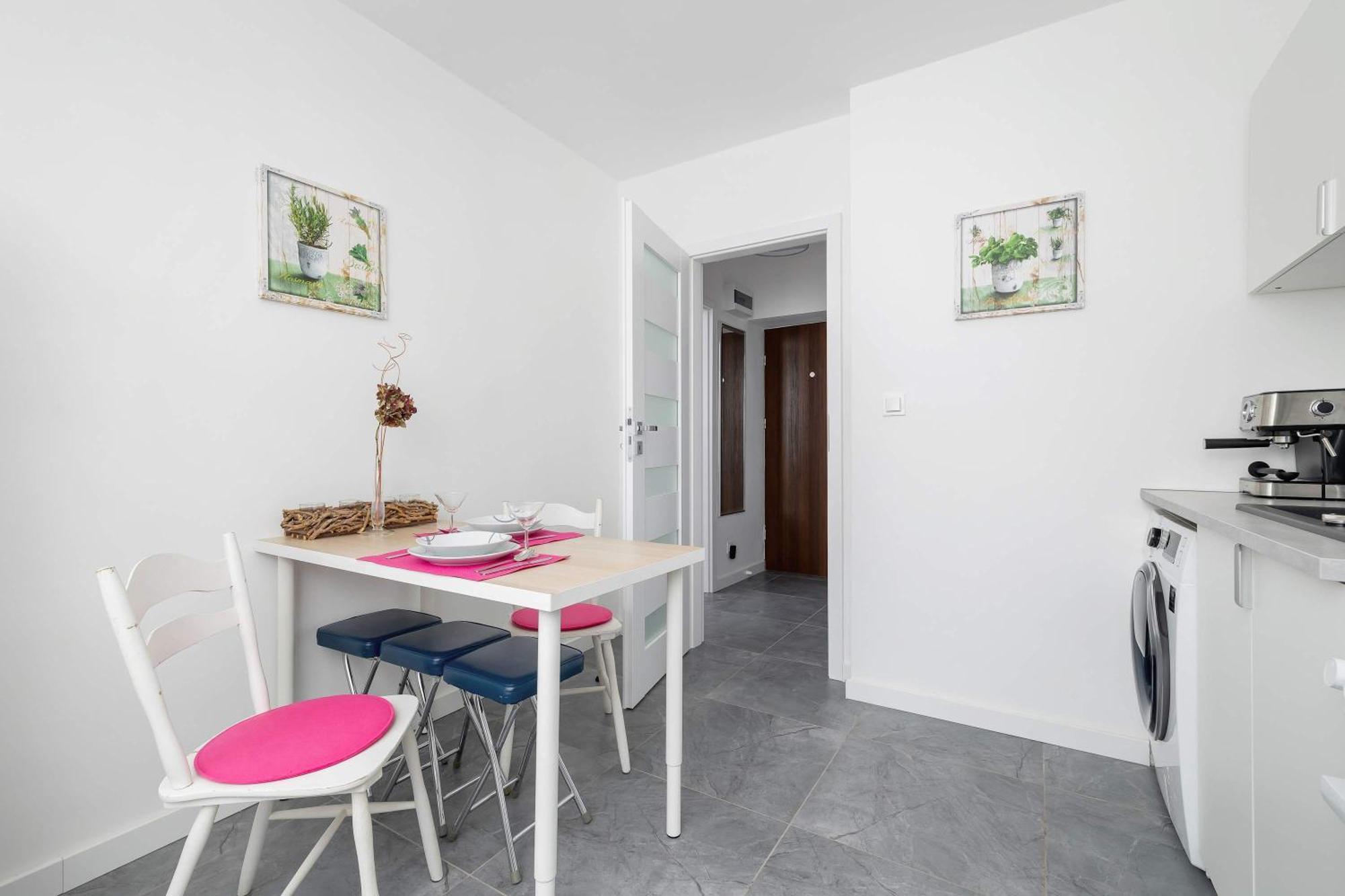 Colorful Studio Near The Spodek Arena In Katowice By Noclegi Renters Luaran gambar