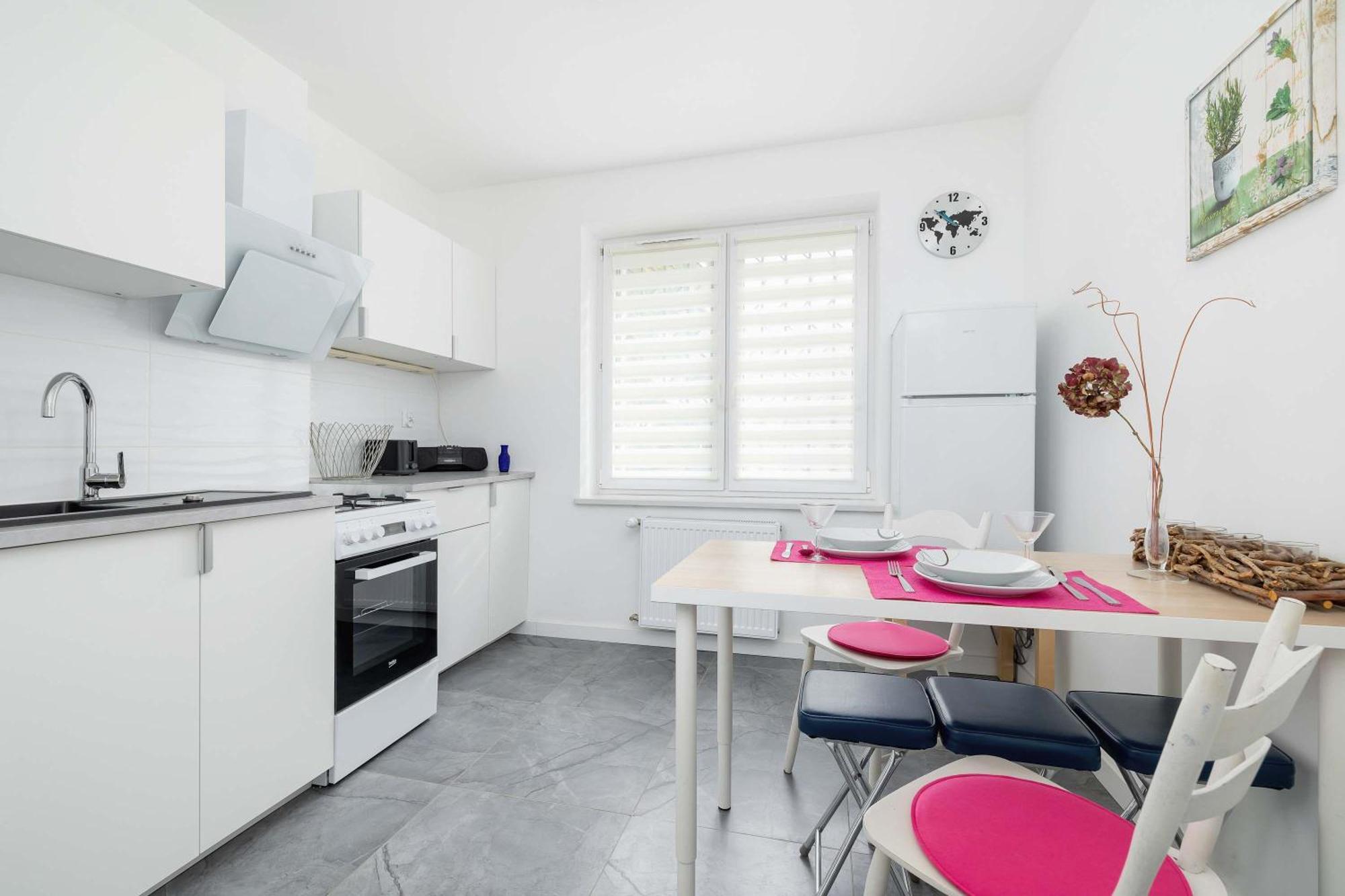 Colorful Studio Near The Spodek Arena In Katowice By Noclegi Renters Luaran gambar